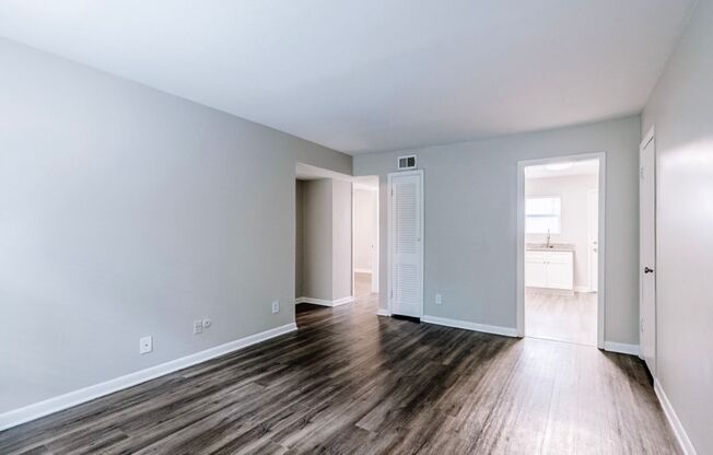 2 beds, 1 bath, 850 sqft, $1,250, Unit 00-E8