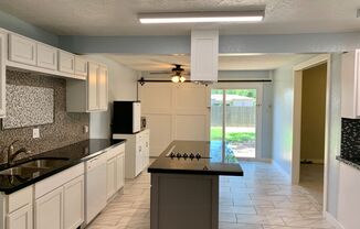 2 beds, 1 bath, $1,300