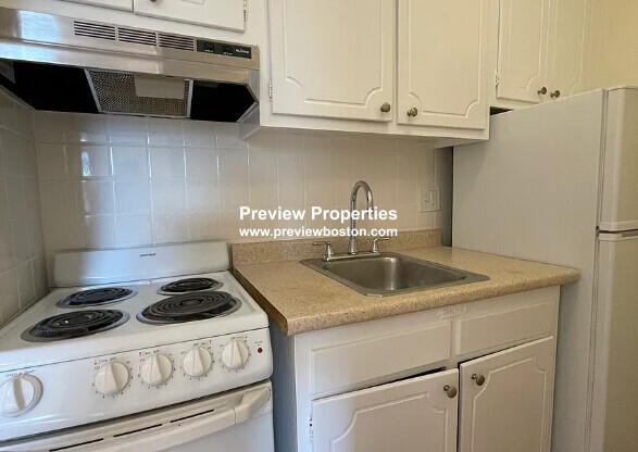 172 North Beacon St. 2S