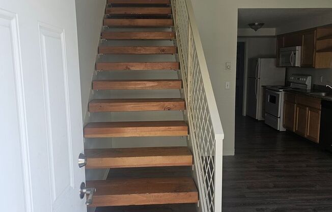 2 beds, 1 bath, 700 sqft, $1,200, Unit 221
