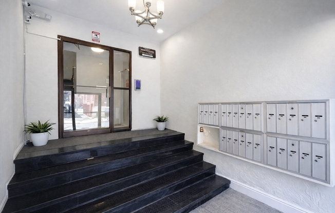 1 bed, 1 bath, $2,500, Unit 52
