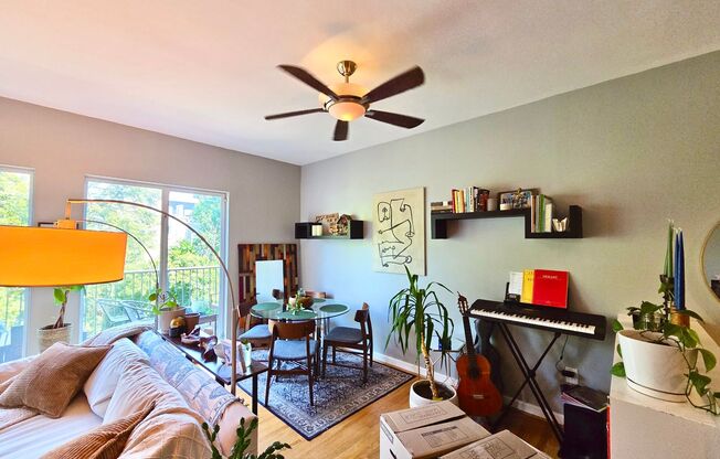 Lovely 1 BR/1 BA Condo in the Heart of Georgetown!
