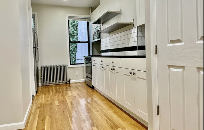 1 bed, 1 bath, $3,300, Unit 3