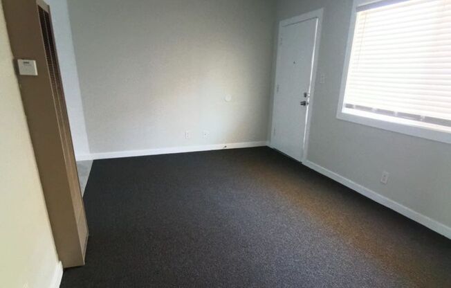 2 beds, 1 bath, $2,250, Unit 1530-2