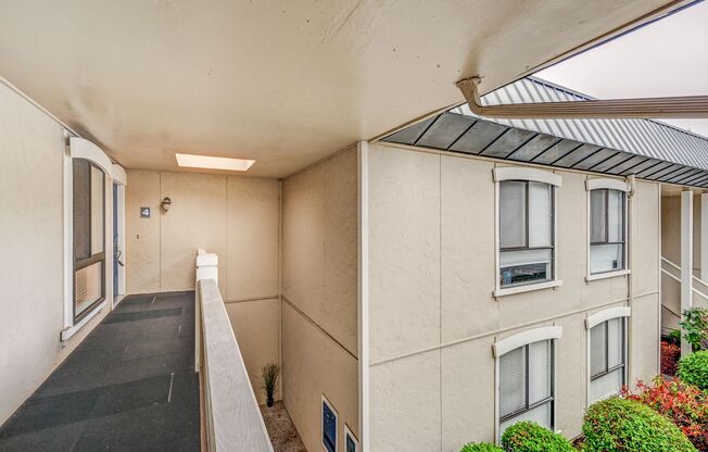 Cozy Condo, Smack-dab in the Middle of Bellevue
