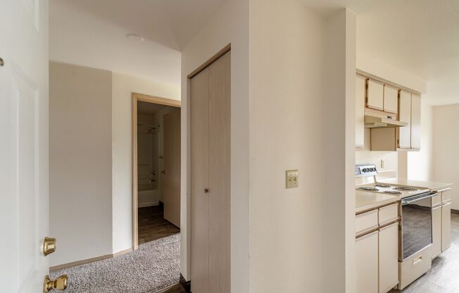 2 beds, 1 bath, 800 sqft, $1,515, Unit 1947-111