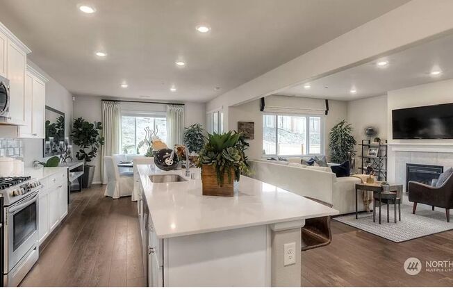 Stunning New Home at Soundview Estates!