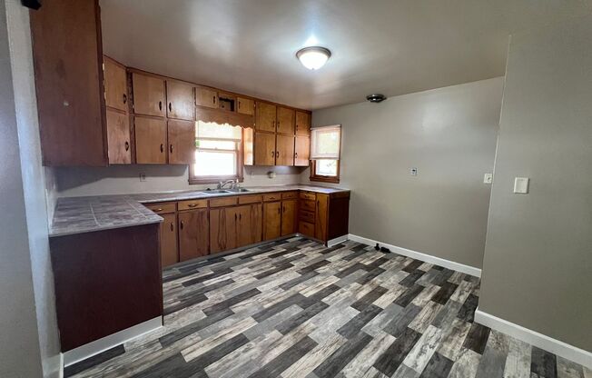 3 beds, 1 bath, $1,225