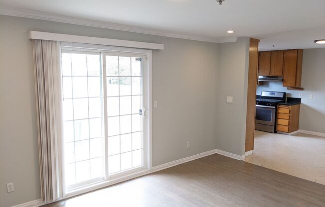 1927 Cloverfield Blvd