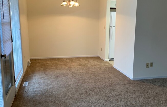 2 beds, 1 bath, $900, Unit 222-208