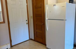 1 bed, 1 bath, $700, Unit 3