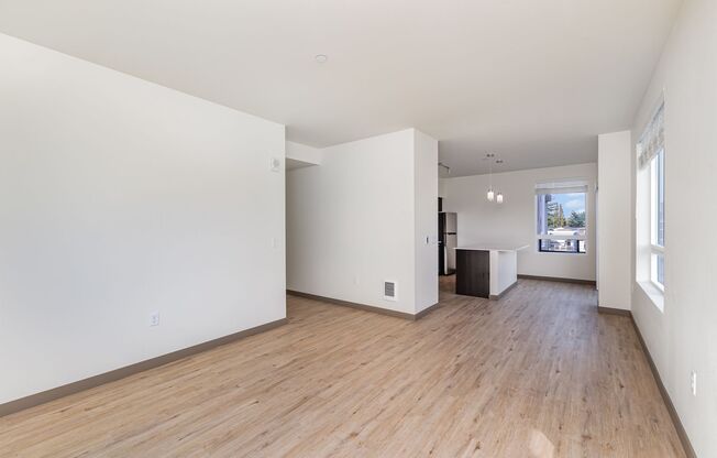 3 beds, 2 baths, $2,800, Unit Unit B303