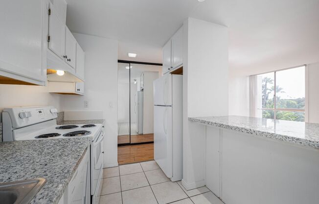 Pacific Isles - Point Loma Renovated Condo- Gated Community, Some Utilities Included, Parking, and ALL the Amenities!!