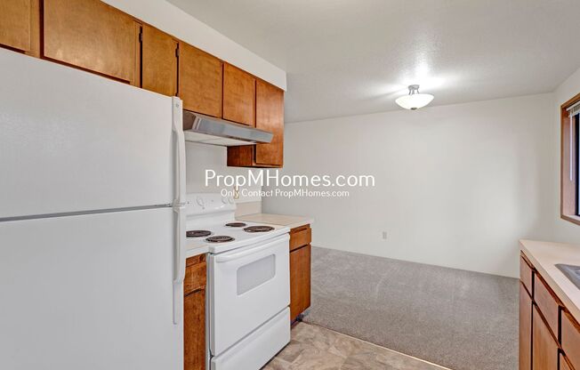 2 beds, 1 bath, 850 sqft, $1,599, Unit 240 NE 143rd Avenue