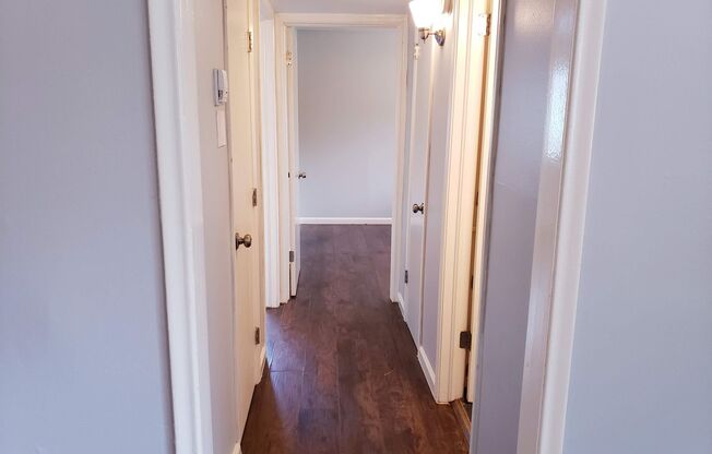 2 beds, 1 bath, 880 sqft, $1,095, Unit A