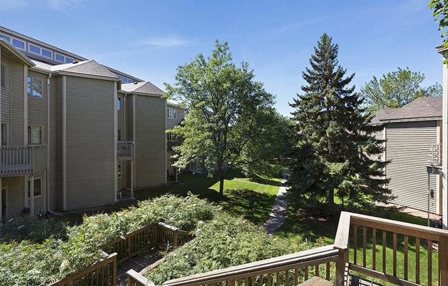 MacLaren Hill Apartments in St. Paul, MN Deck Views