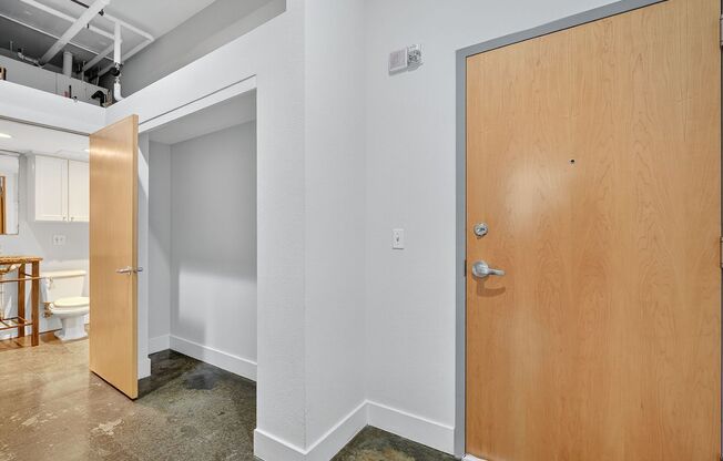 Studio, 1 bath, 610 sqft, $1,050, Unit 112-408