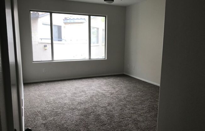 Beautiful 2 bedroom 2 bath upstairs condo