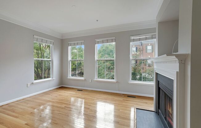 Spacious 4-Level Townhome with Loft in Cameron Station