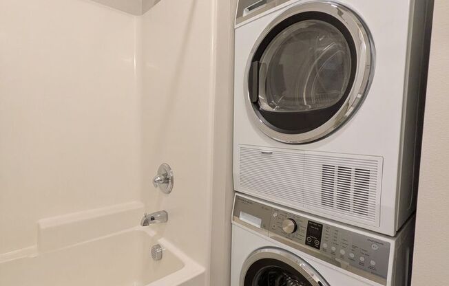 1 bed, 1 bath, 427 sqft, $1,395, Unit 416