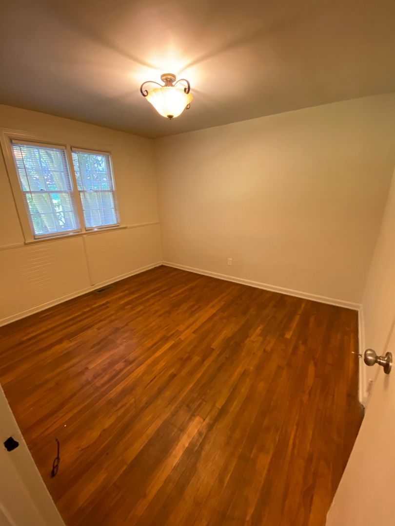 1092 Nichols Drive ~ 2 Bedrom / 1 Bathroom ~ Cameron Village ~ Newly Renovated Kitchen and Bathroom
