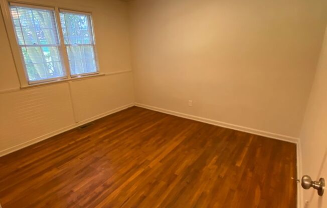 1092 Nichols Drive ~ 2 Bedrom / 1 Bathroom ~ Cameron Village ~ Newly Renovated Kitchen and Bathroom