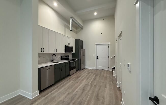 1 bed, 1.5 baths, 689 sqft, $3,395, Unit 204