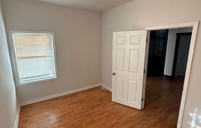 2 beds, 1 bath, $1,595