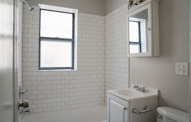 2 beds, 1 bath, 700 sqft, $1,825, Unit 3008-2S