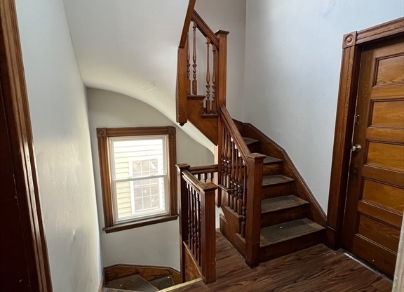 3 beds, 1 bath, 1,296 sqft, $3,400, Unit 3