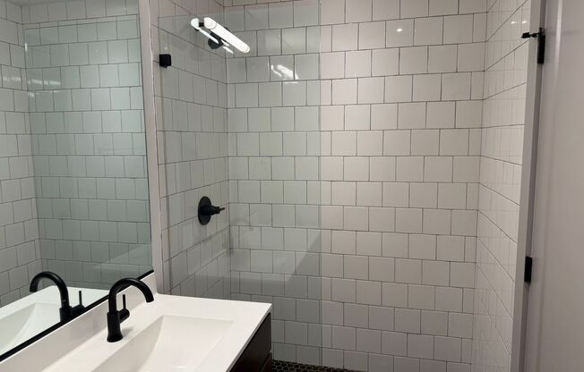 1 bed, 1 bath, 735 sqft, $1,650, Unit 250