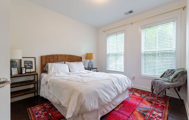 3 bedroom/3.5 bathroom Beauty in the Heart of Edgewood!