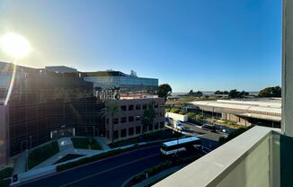 Water Views from this West-Facing Top Floor Apartment!