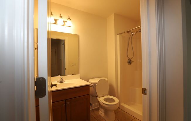 5 beds, 2 baths, $4,295