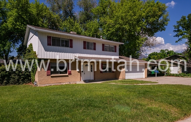 1561 E DELAWARE LN