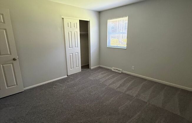 2 beds, 1 bath, 908 sqft, $835, Unit 5011 Fairmont
