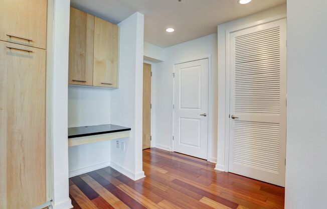 2 beds, 2 baths, $3,295