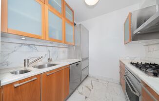 25 COLUMBUS CIR