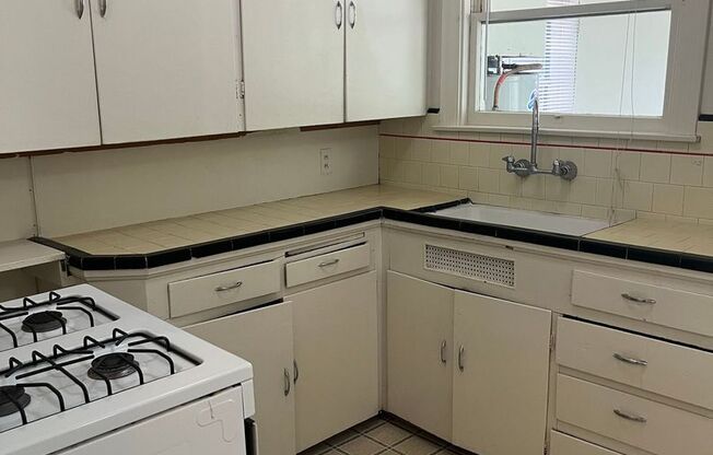 2 beds, 1 bath, $1,445