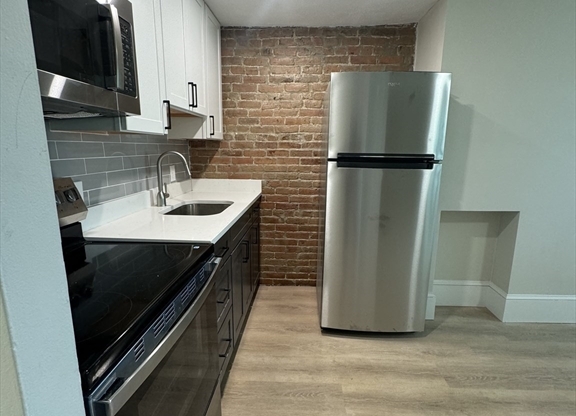 685 E 7 ST