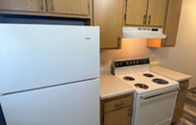 2 beds, 2 baths, 856 sqft, $869, Unit 2827-1817