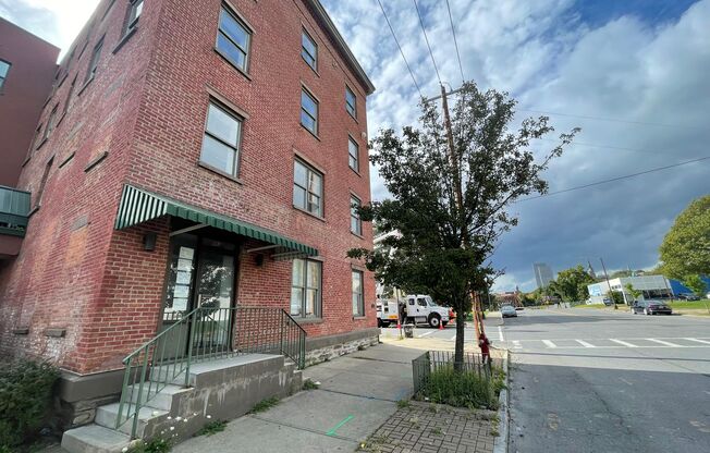 883 Broadway