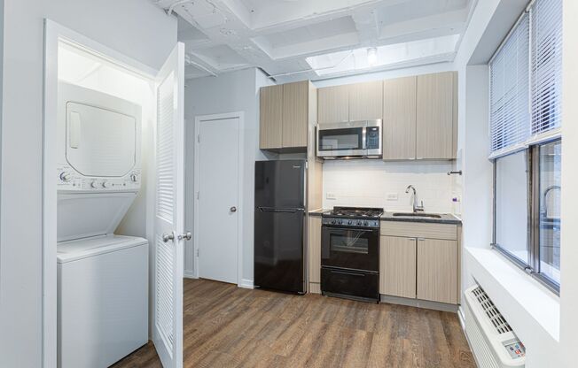 Studio, 1 bath, 204 sqft, $1,350, Unit 205