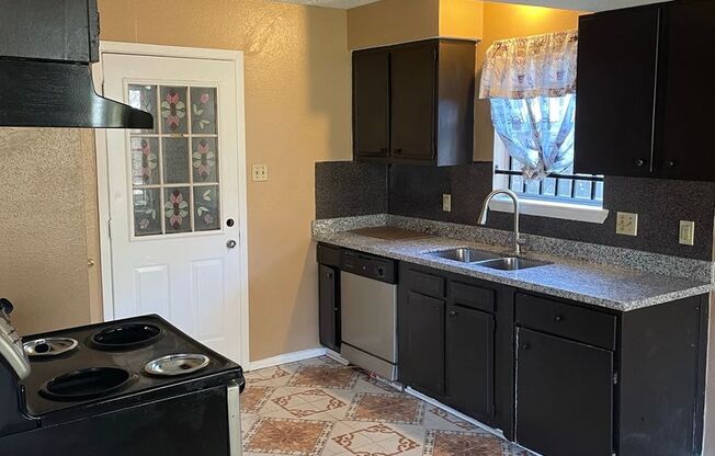 3bd 1.5 bath 1 car garage home near Hiram Clarke and 2234