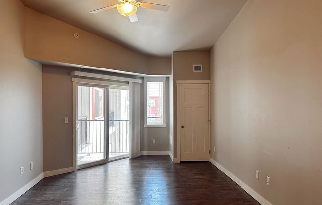1 bed, 1.5 baths, $1,250, Unit 130