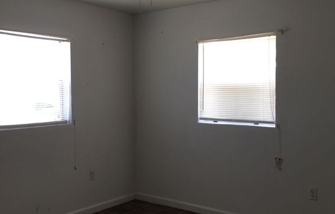 2 beds, 1 bath, $1,400