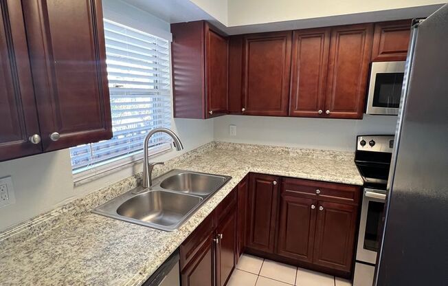 2/2 In Charming Laurel Park. Move in with a 1/2-month Deposit!