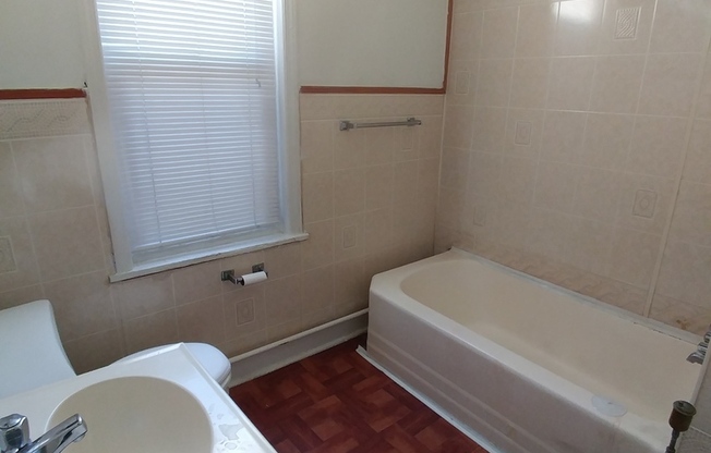 1 bed, 1 bath, 800 sqft, $995, Unit 2nd Flr