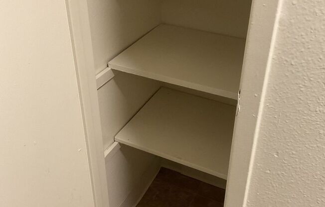 2 beds, 1 bath, 992 sqft, $1,250, Unit 4760-105