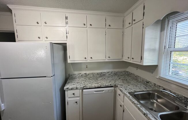 3 beds, 1 bath, $1,595